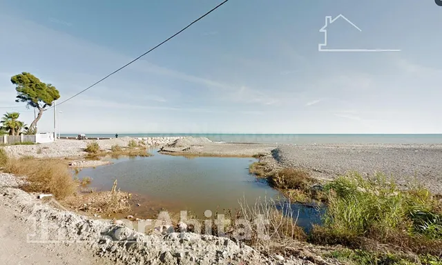 TERRENO URBANO JUNTO A LA PLAYA - foto 2