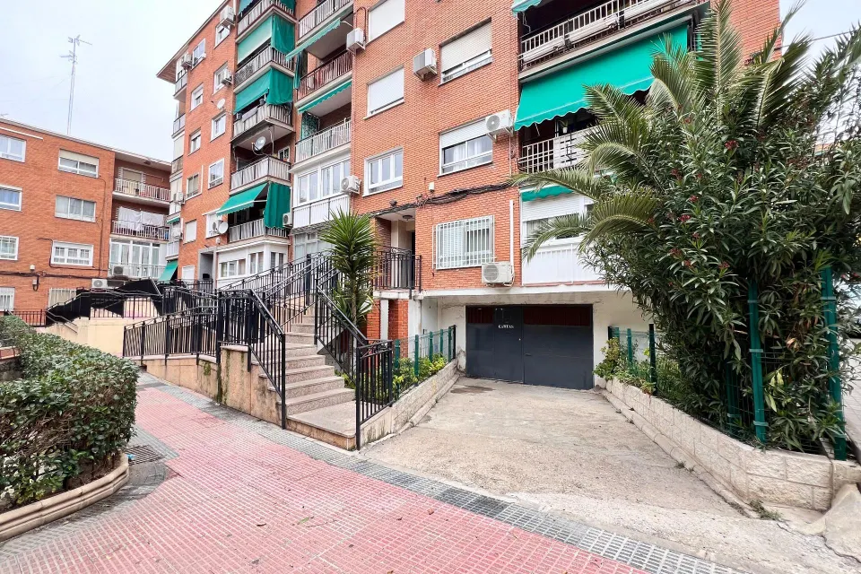 Garaje en Venta: Tu Inversión en Comodidad y Seguridad