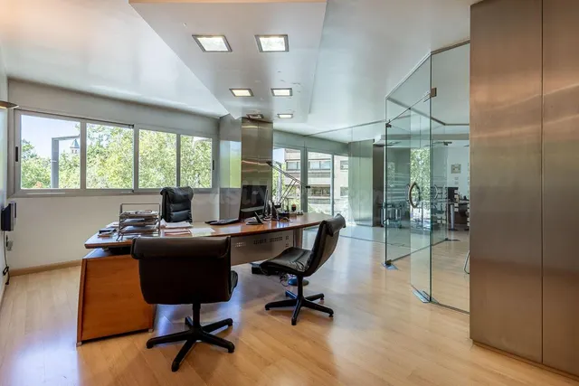 EXCLUSIVO INMUEBLE EN PLAZA DE CARRETAS, JUNTO AL EMBLEMÁTICO PASEO DEL SALÓN — 2