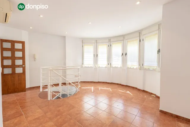 FANTÁSTICO TRÍPLEX EN CÁJAR: UNA VIVIENDA LLEVA DE AMPLITUD  - foto 2
