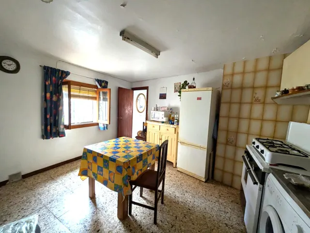 Vivienda en la localidad  Moros, pleno centro de la localidad. — 4