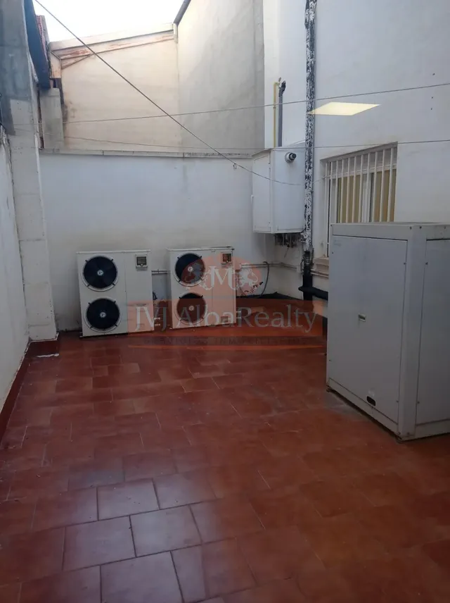 ESPECTACULAR LOCAL EN VENTA O ALQUILER EN ZONA INDUSTRIA — 18