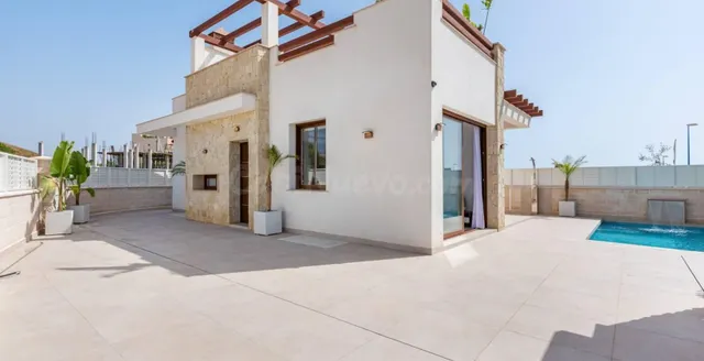 El chalet de 3 dormitorios de tus sueños a 200 metros del ma - foto 4