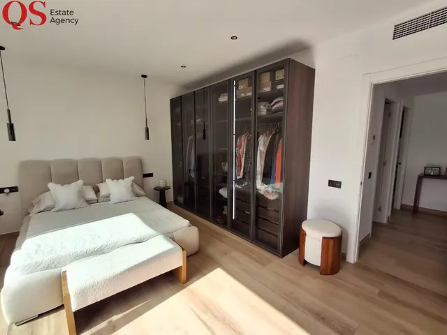 Villa contemporánea con piscina y vistas panorámicas al mar en Cunit — 35