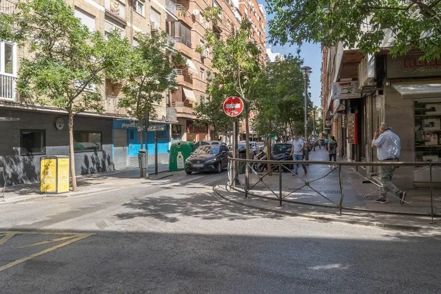 3 plazas de garaje juntas en calle Pedro Antonio de Alarcón — 25