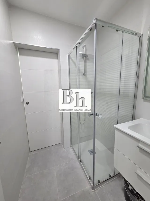 INMOBILIARIA BLANHOGAR VENDE LOCAL EN TORREMOLINOS — 24