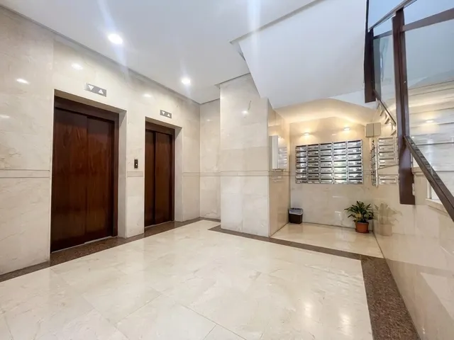 Piso exterior con piscina y muy luminoso en calle Querol,8 — 18