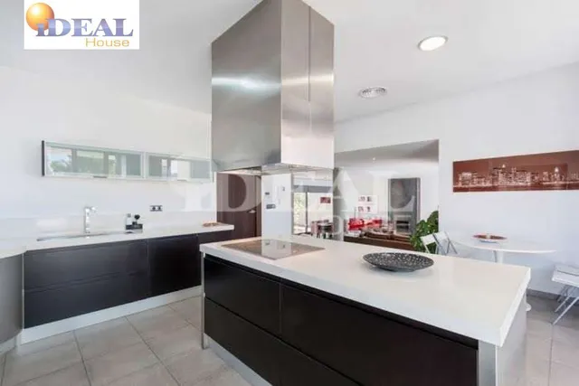 Ref.: A8488G7. Increible chalet de lujo y diseño, parcela 1500 m2,  piscina propia, pista de padel. — 17