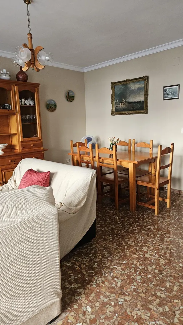 Casa adosada de 4 dormitorios con gran porche, patio y terraza en el centro de Chipiona — 9