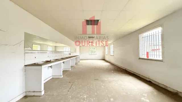 ALQUILER DE ESPECTACULAR NAVE INDUSTRIAL DE 6.300 M2 EN OURE - foto 2