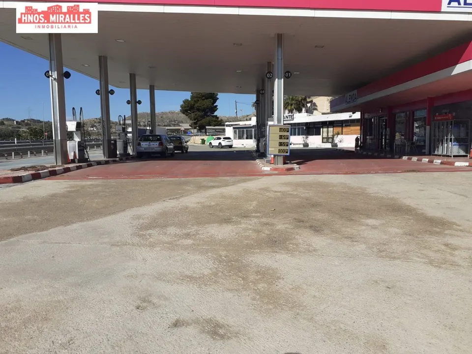 GASOLINERA CON PARCELA, CASA  RESTAURANTE EN MONFORTE DEL CID