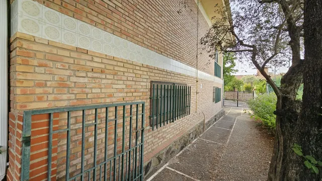 OPORTUNIDAD EN SANSUEÑA. CHALET PARA REFORMAR — 36