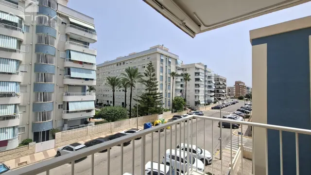 Apartamento en venta en Playa de Daimús con piscina, ascenso - foto 2