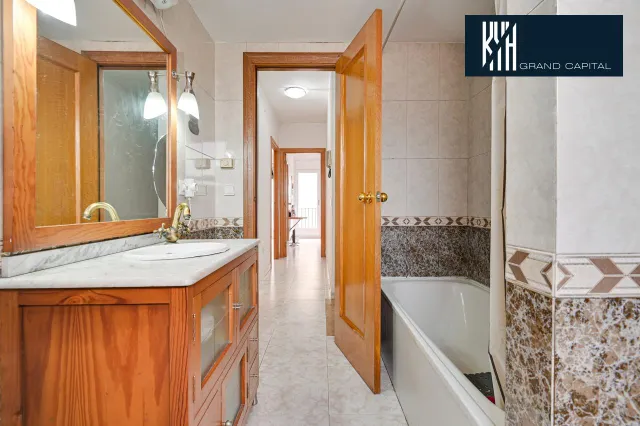 CASA EN ANGLÈS — 32
