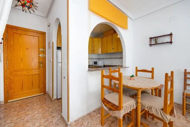 Apartamento de 1 dormitorio con orientación este en el centro de Torrevieja!!! — 4