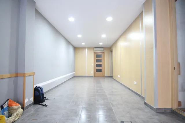 Local comercial de 108 m2 en Plaça Catalunya — 3