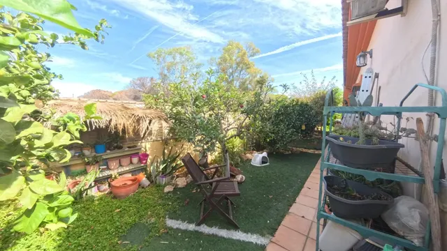 Chalet urbano reformado con piscina, placas solares y todas las comodidades — 12