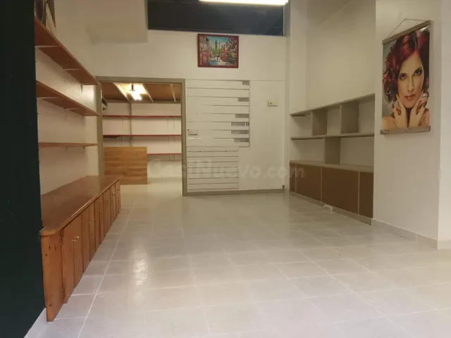 Bajo comercial en Rúa Saude Carballo