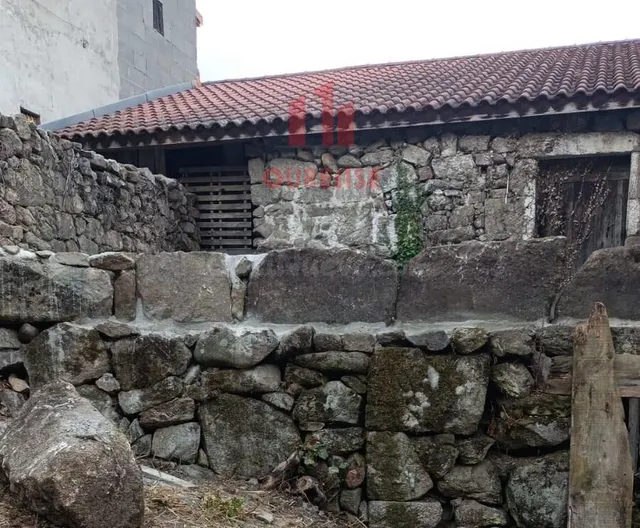 CASA PARA REAHABILITAR EN LA ZONA DE REQUEIXO DE CANDEDO