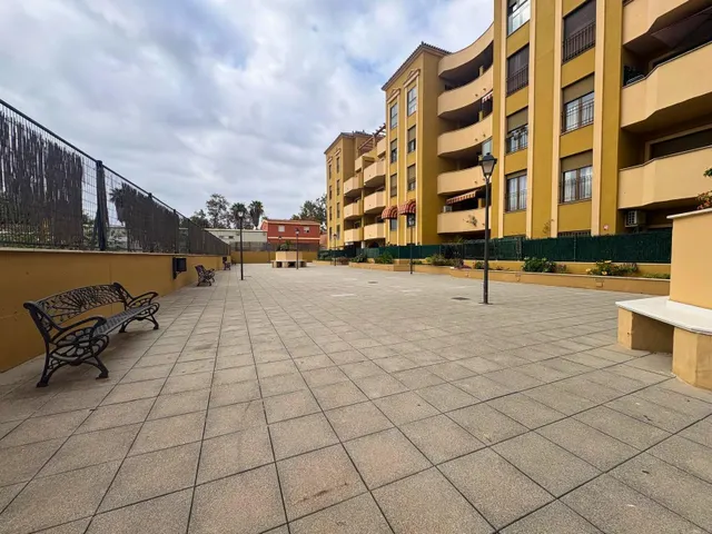 Piso de 3 dormitorios y 2 baños con terraza, piscina y garaje cerrado en La Ermita, Algeciras — 24