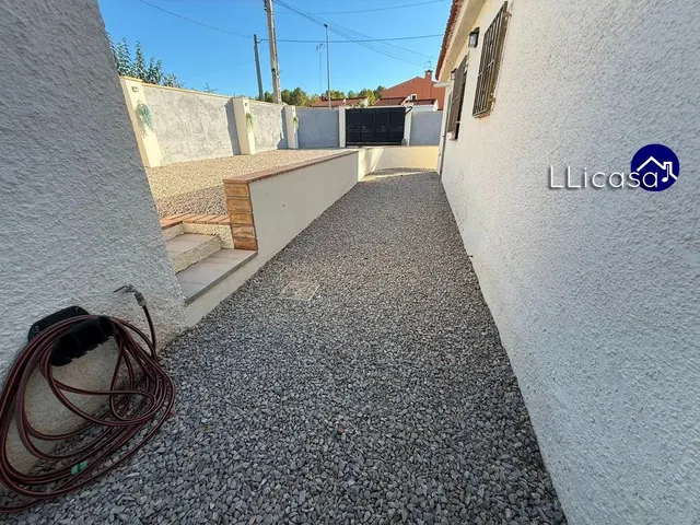 Chalet independiente en venta en urbanización de Llíria — 38