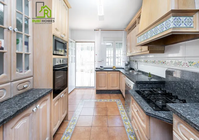 Espectacular chalet independiente con piscina en Alfacar — 21