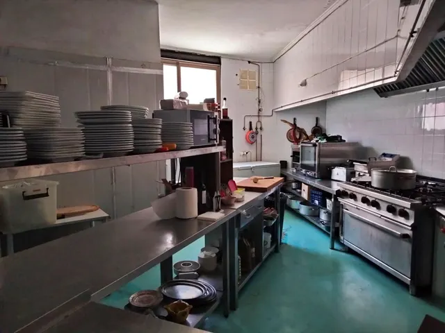 Edificio con restaurante en Tormos — 7