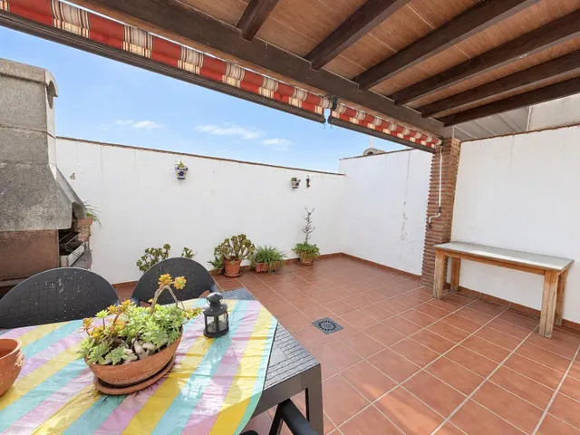 Espaciosa casa con patio privado, barbacoa y garaje: el hogar perfecto para tu familia — 3