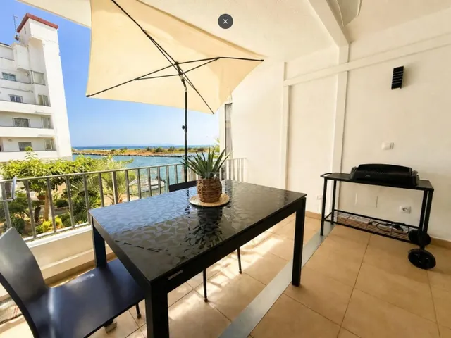 Apartamento de 3 habitaciones con terraza – Vistas al canal 