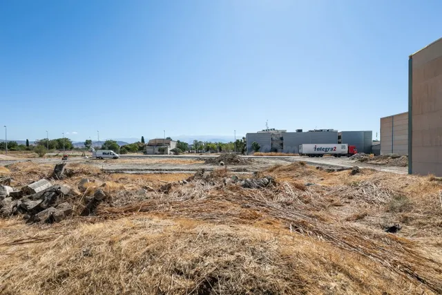 Se vende parcela industrial de 809 metros cuadrados en el Po - foto 3