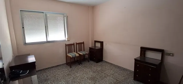 AMPLIA VIVIENDA DE 4 DORMITORIOS Y 2 BAÑOS. MEJOR PRECIO DE ZONA — 33