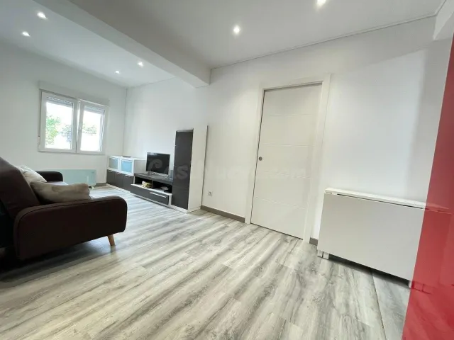Piso Seminuevo en Veintiuno, Ourense - Oportunidad Única por - foto 3