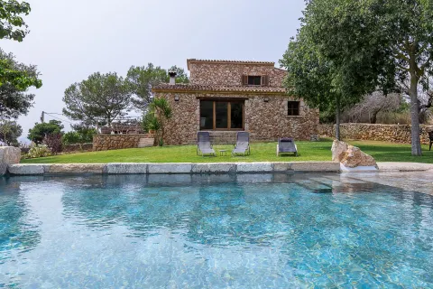 A la venta preciosa finca con piscina y con licencia de alquiler vacacional
