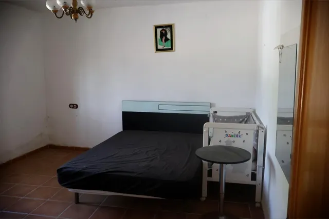 MASIA VALLADA CON PISCINA, ZONA PARA CABALLOS Y MAS DE 2 HECTAREAS DE TERRENO — 35