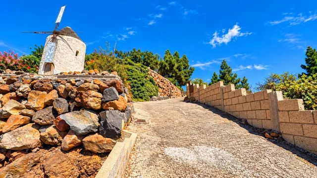 Finca exclusiva en Vilaflor · 2 viviendas, viñedo, bodega y piscina — 84
