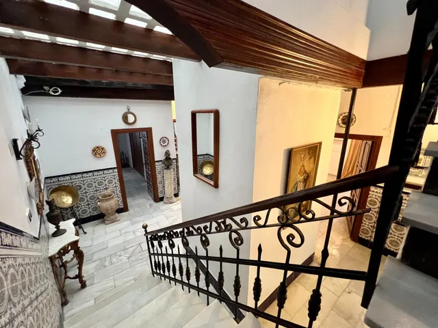 C. EXCLUSIVA CASA EN LA JUDERÍA A 5 MINUTOS DE LA MEZQUITA-CATEDRAL CON GARAJE Y ASCENSOR — 25