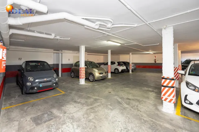 Barrio del Realejo. Sacamos a la venta dos plazas de garaje para coche muy grande. — 12