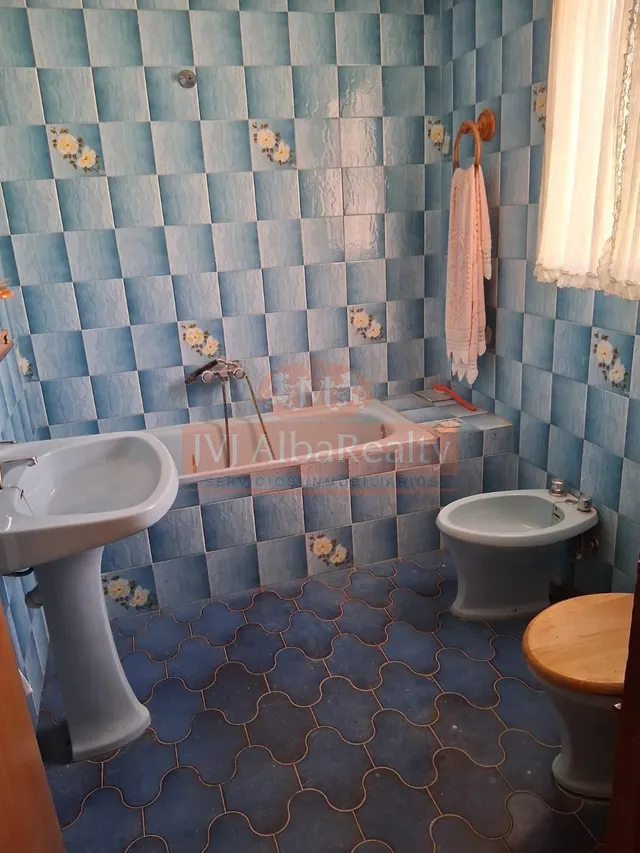 SE VENDE CASA CON PATIO EN LOS ANGUIJES. — 19