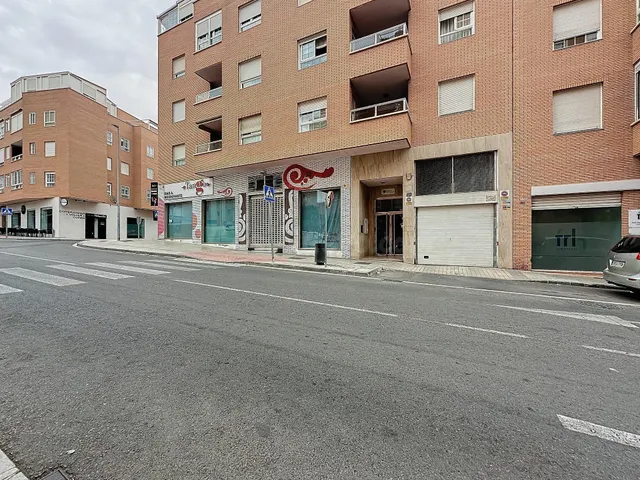 Plaza de garaje frente C.C. Mediterraneo