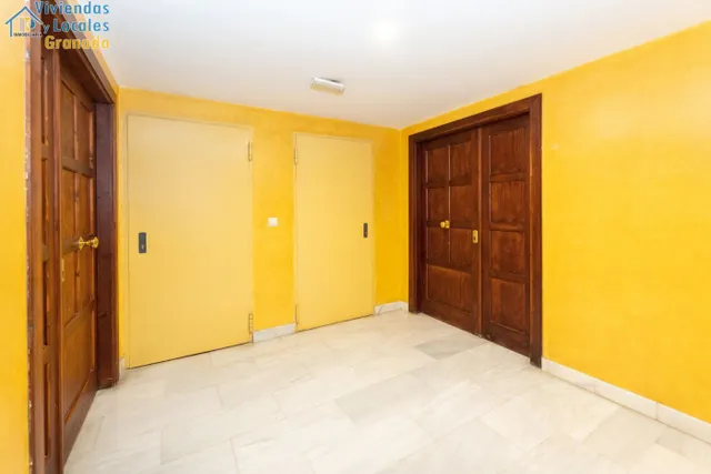 LOCAL EN VENTA JUNTO PLAZA ISABEL LA CATÓLICA — 8