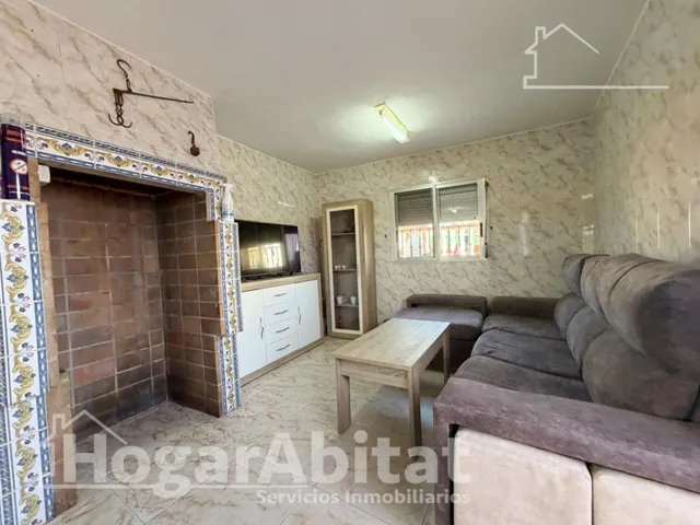 Chalet con piscina, garaje, terraza y barbacoa — 7