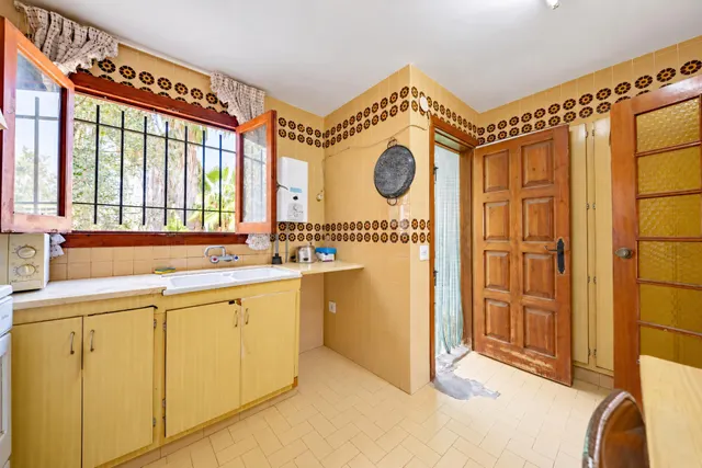 Chalet en primera línea de playa en torrenostra: una oportunidad para crear tu hogar junto al mar — 31