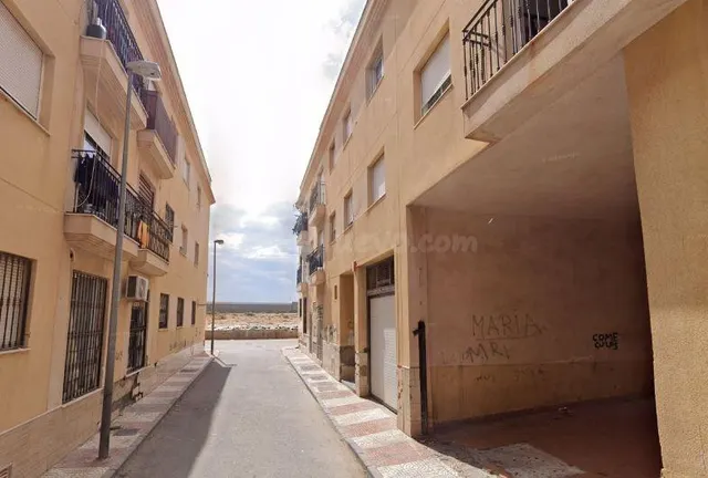 SE VENDE piso OKUPA en C Ines de Roquetas de Mar - foto 3