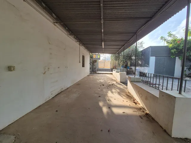 CASA EN EL CAMPO CERCA DEL PUEBLO — 35