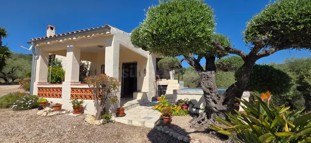 Encantadora Finca Rústica con Casa de Campo, Jardín Mediterr