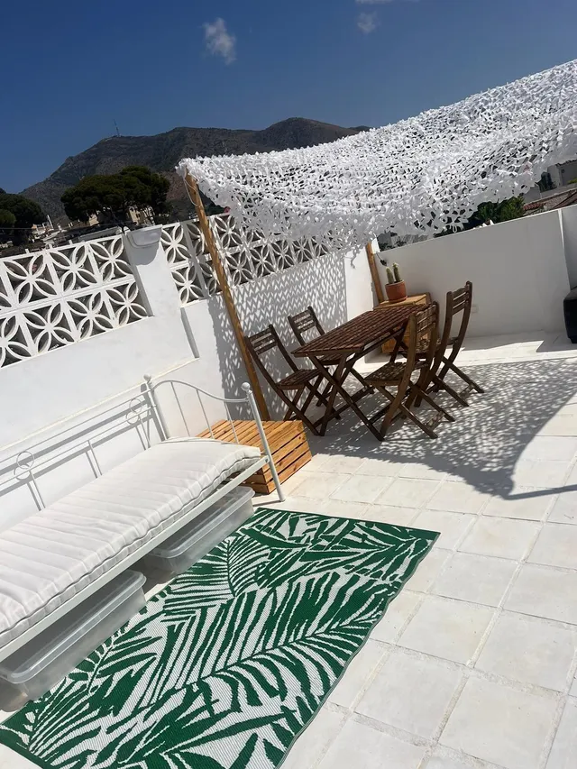 ALQUILER LUMINOSO ADOSADO RECIÉN REFORMADO EN TORREBLANCA DEL SOL-VISTAS AL MAR — 10