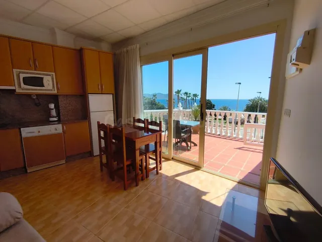 ALQUILER APARTAMENTOS PRIMERA LINEA DEL MAR