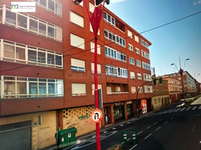 LOCAL DE 145 M2 EN TROBAJO DEL CAMINO