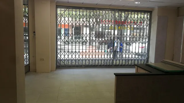 SE ALQUILA LOCAL DIÁFANO EN UNA DE LAS PRINCIPALES — 9