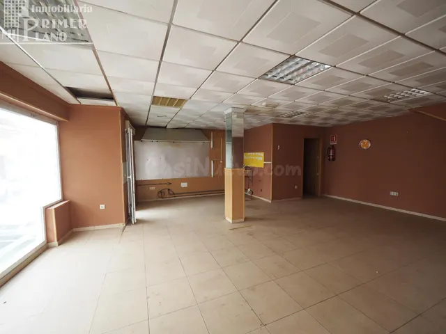 Local Comercial Versátil en Tomelloso: Oportunidad de Invers - foto 3